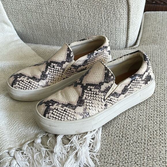 STEVE MADDEN Wedge Snakeskin Gils Leather Flocked Closed Toe Sneaker Size 6 - Picture 1 of 5